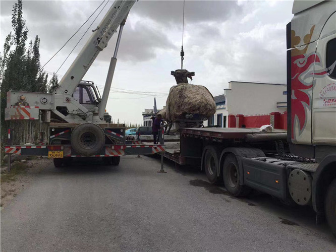 钢城区狭窄场地（如小区、车间）适合用哪种吊车？