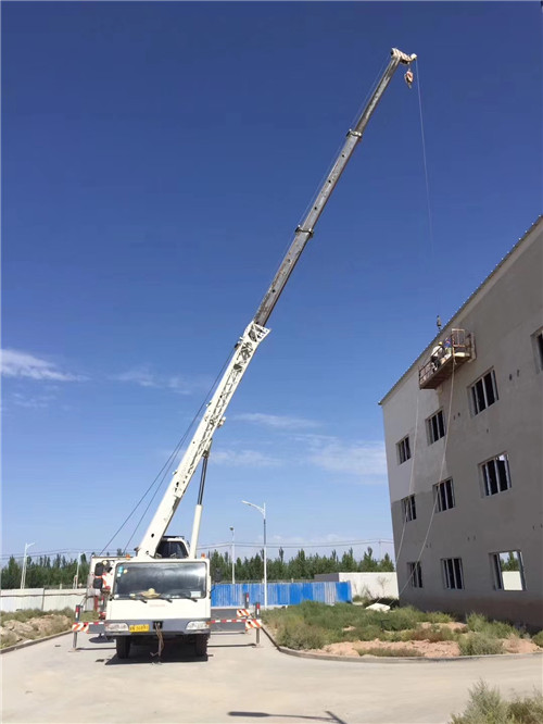 钢城区“轻装强干”—— 吊车的 “轻量化臂架” 技术